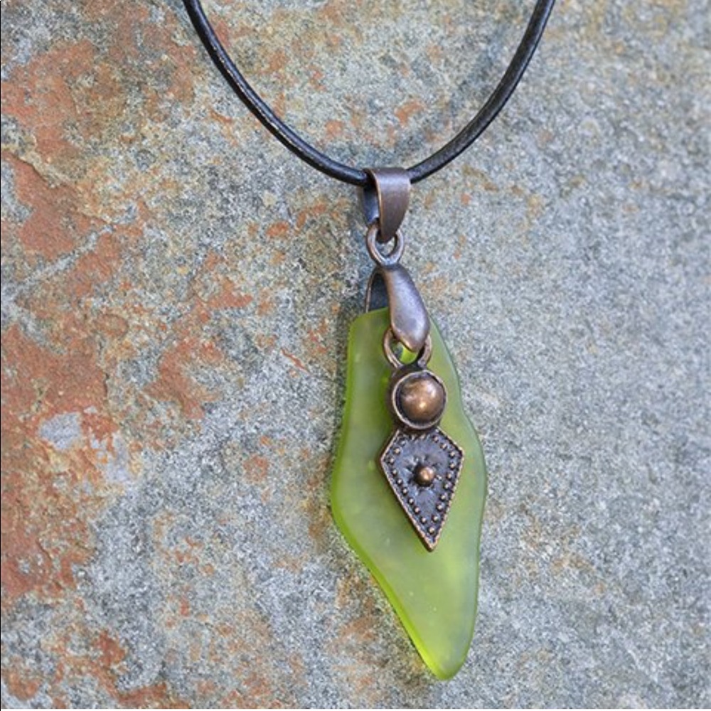 🍀Green Sea Glass & Leather Pendant Necklace New!